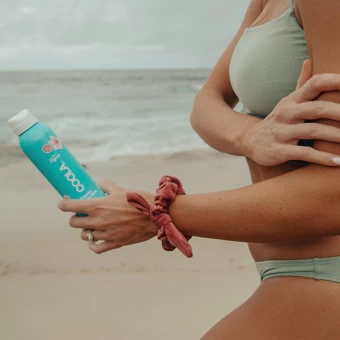 Coola Classic SPF 50 Body Spray Guava Mango 177 Ml 5 Coola Classic SPF 50 Body Spray Guava Mango 177 Ml – Bild 3