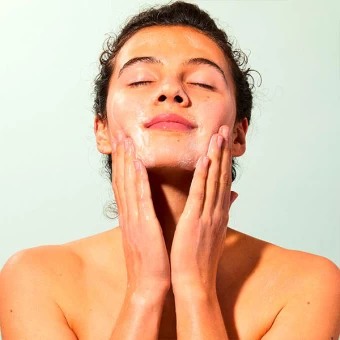 NUXE BIO Pflanzliches Reinigungsöl Für Gesicht Und Körper 200 Ml 6 NUXE BIO Pflanzliches Reinigungsöl Für Gesicht Und Körper 200 Ml – Bild 4